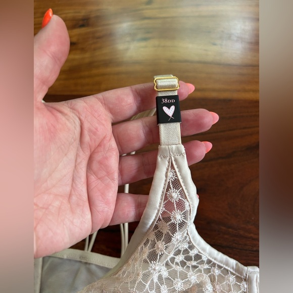 NWOT Victoria's Secret Luxe Starburst Unlined Plunge Bra Read - Picture 6 of 10